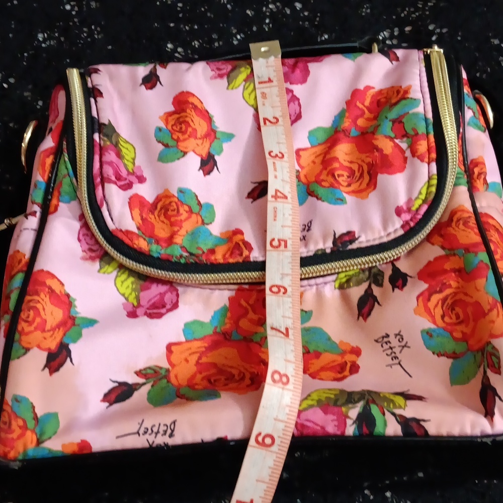 Betsy Johnson lunch tote - Picture 6 of 9